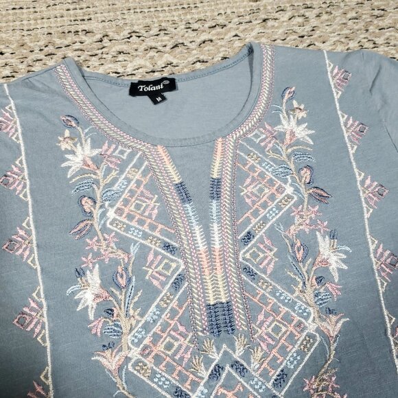 Tolani Size Small 100% Cotton Light Blue Multicolor Embroidered Crewneck T-Shirt - Picture 4 of 6
